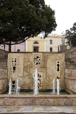 Piazza Marconi - fontana e chiesa S. Nicola di Bari